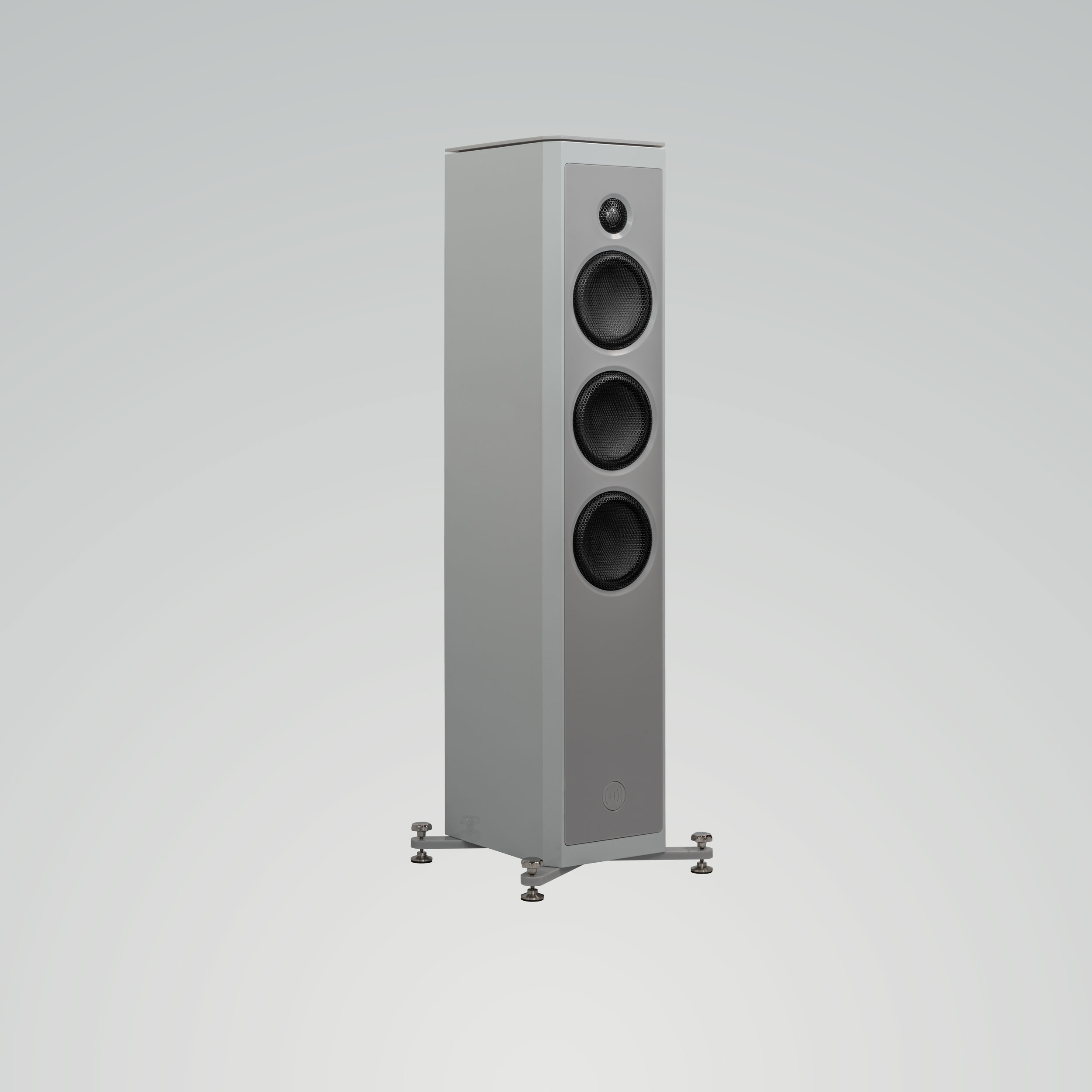 AUDAPHON MIA Five (5) Standlautsprecher 45 Grad Foto Gehäuse hell Grau Front Grau Bildformat 1zu1 grauer Hintergrund