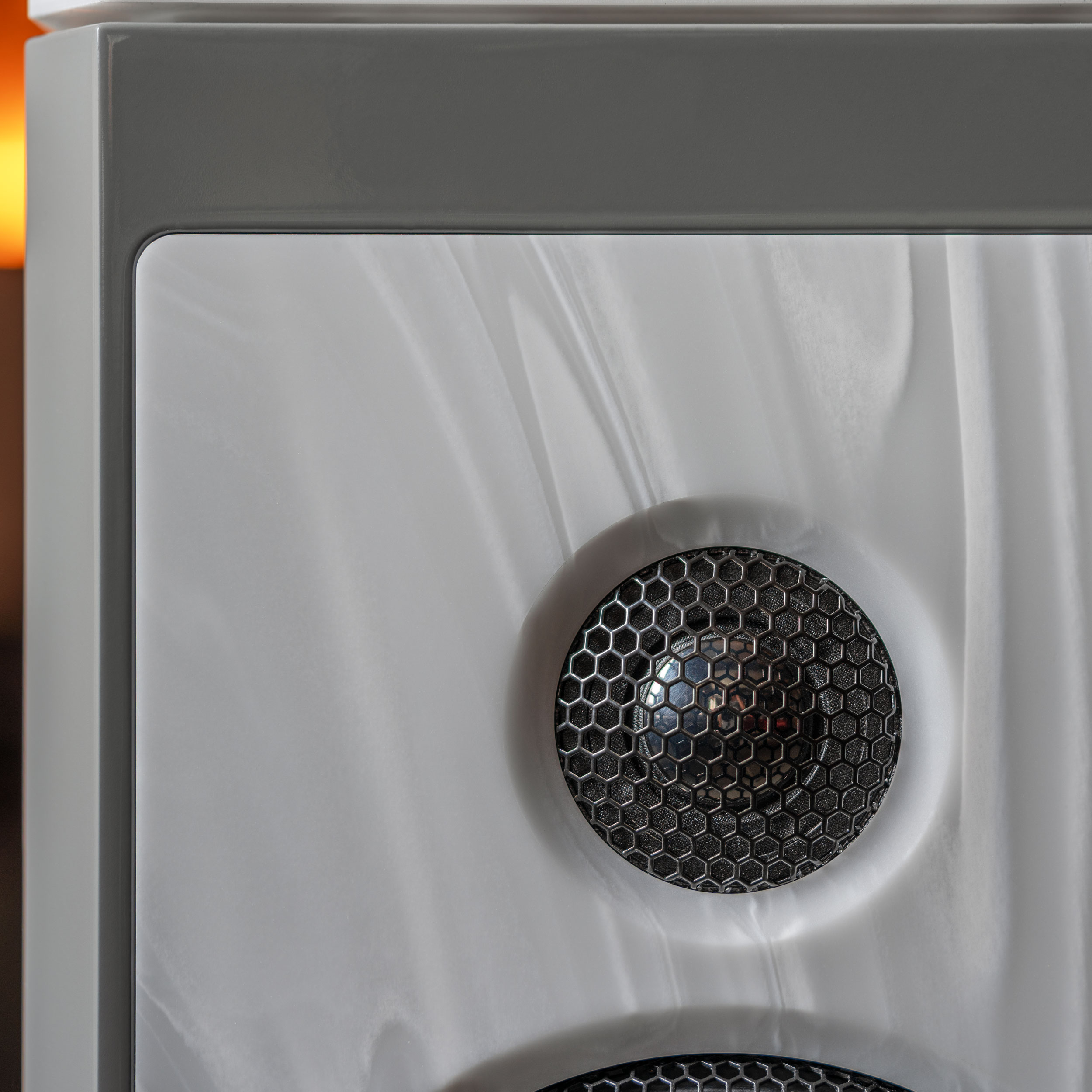 AUDAPHON MIA Five Diamant Standlautsprecher Hochtöner Front Marmor Lunar Harmony Basaltgraues Gehäuse Bildformat 1zu1