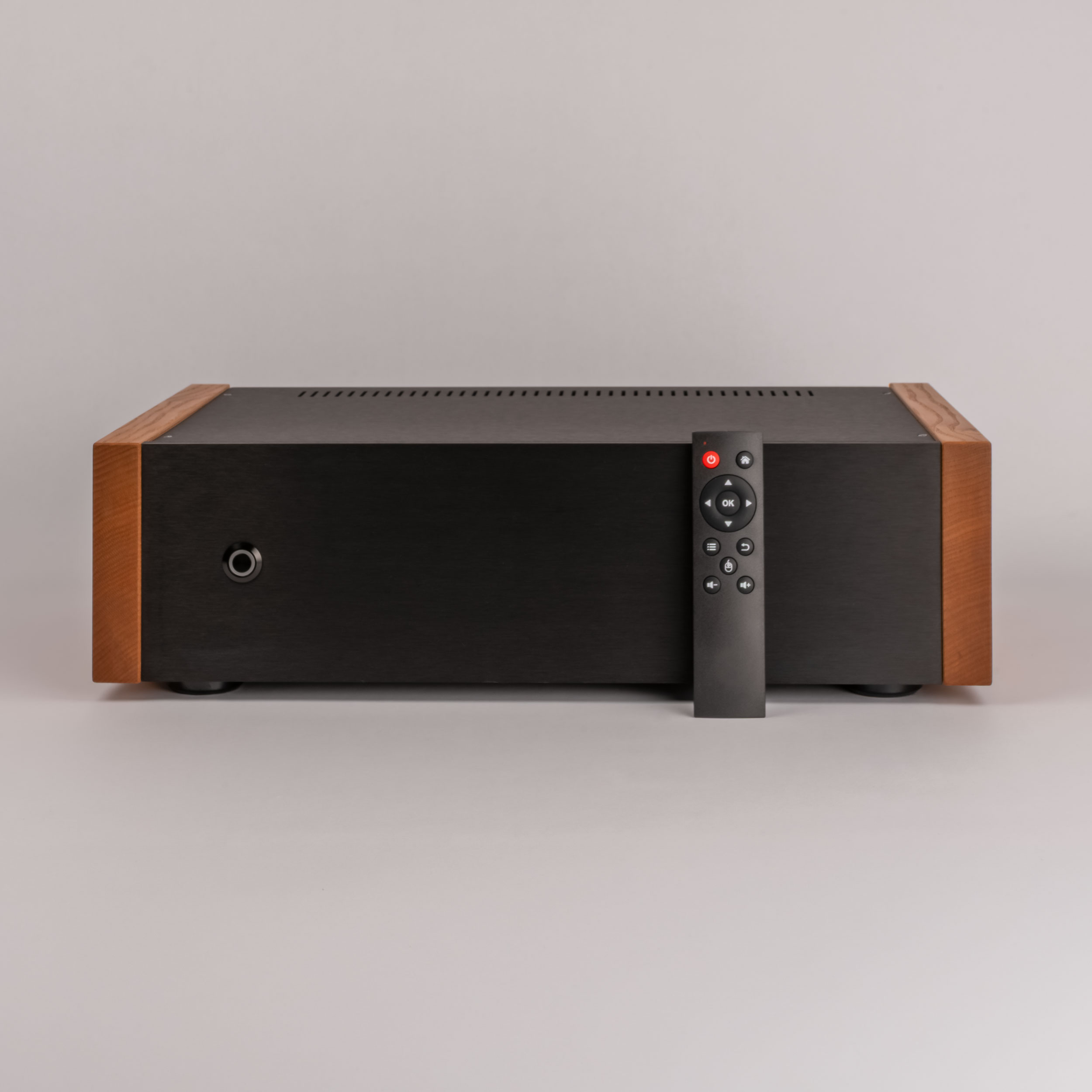 musicwonder_one_front_mit_fernbedienung_2500x2500